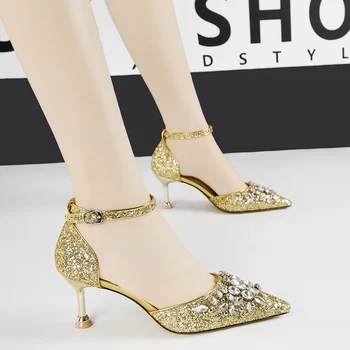 2022 Naiste Suvel 6,5 cm Kõrged Kontsad Crystal Luksus Sandaalid Lady Glitter Madala Kontsaga Litrid Pulm Sandles Rihm Kuld Kingad